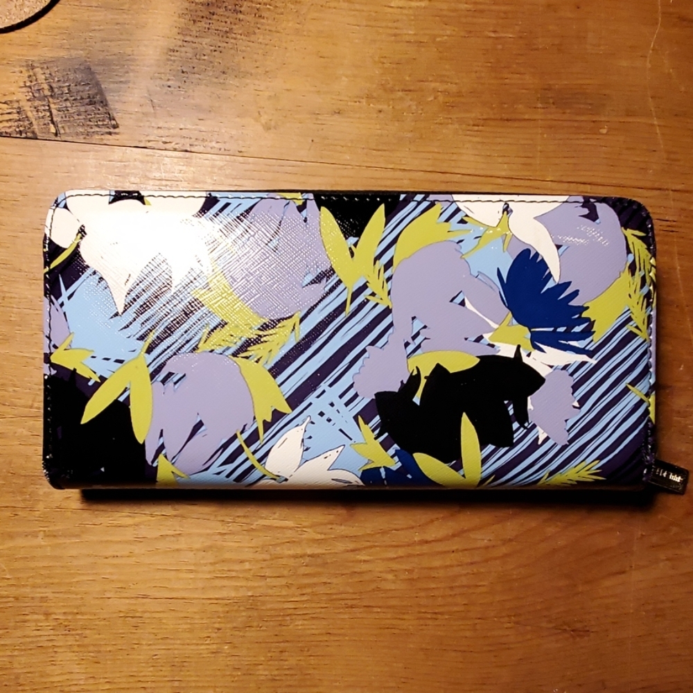 ANNE KLEIN ZIPPERED WALLET